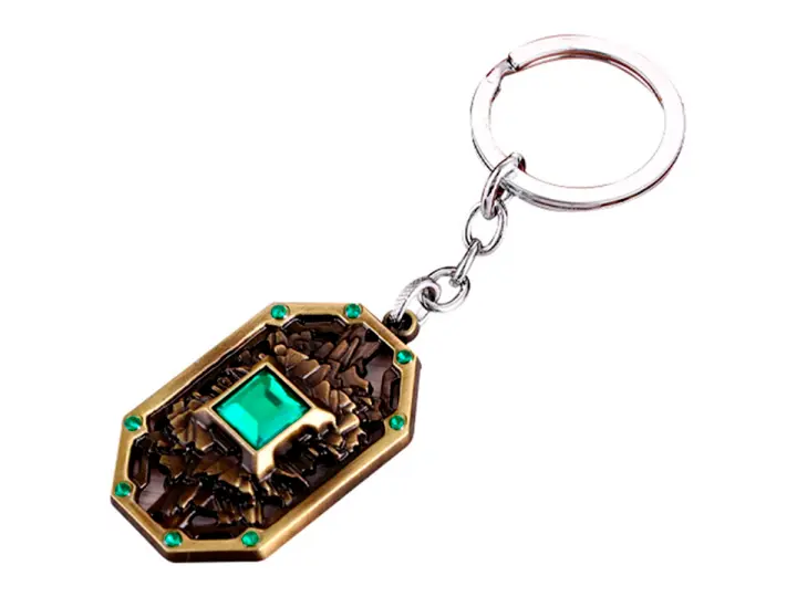 LLAVERO DOTA SPIRIT GREEN, COLOR BRONZE, FORMA DE ESUDO CON DIAMENTE VERDE CUADRADO INCRUSTADA 2 MOD (SPIRIT GREEN)